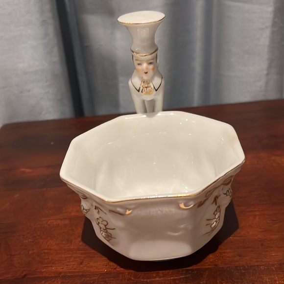 Unusual Mepoco vintage cup & saucer set - figural handle Victorian Lady & Butler - Picture 10 of 16